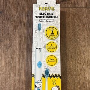NEW Peanuts Snoopy Adult Electric Toothbrush With 2 Brush Heads